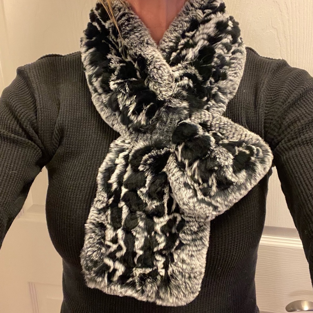 Real Rex fur fblack and gray fur collar scarf